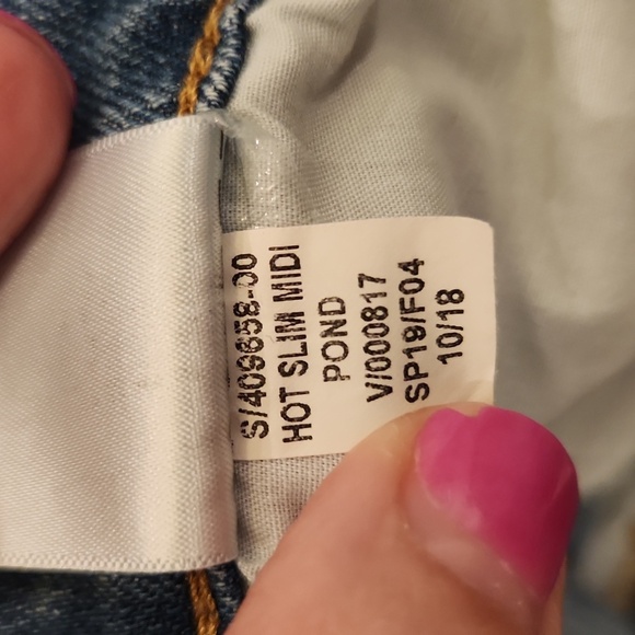 Light wash, high waist distressed Old Navy jean shorts size 14! - Picture 4 of 9